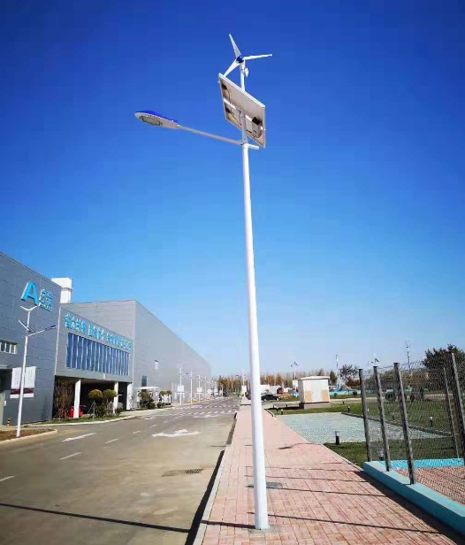 7米風光互補太陽能路燈